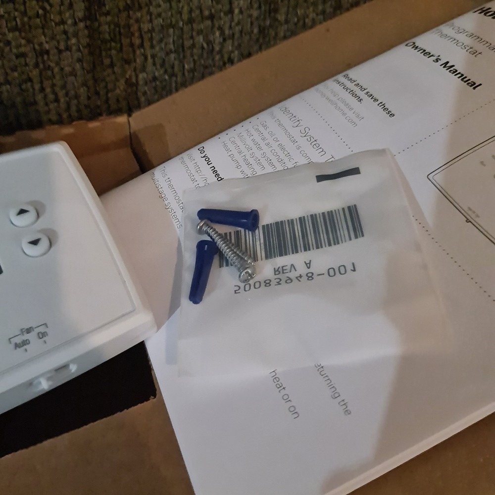 Honeywell Home RTH221B Programmable Thermostat 1 Week Basic Program - Open Box - Picture 6 of 6